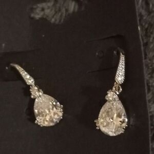 ♥️D Individually $10 Or Bundle 4/$20 Elegant Dainty & Silver Earrings 💎